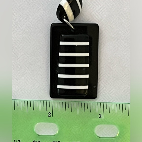 Lucite ring and earrings - Picture 8 of 10